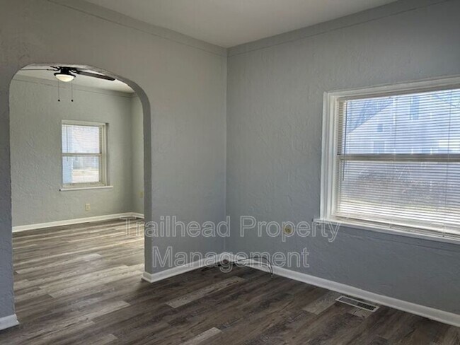 Building Photo - 2104 S Norwood Ave