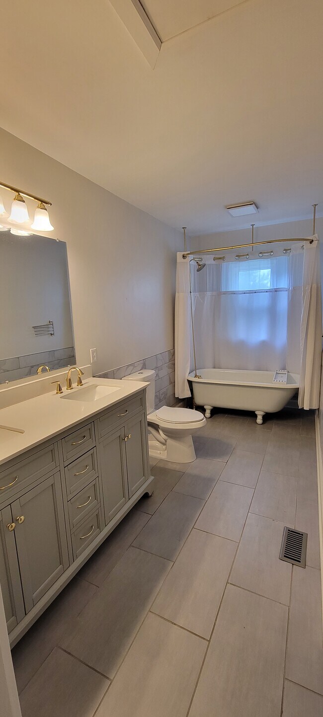 Primary Bath - 148 E Moler St