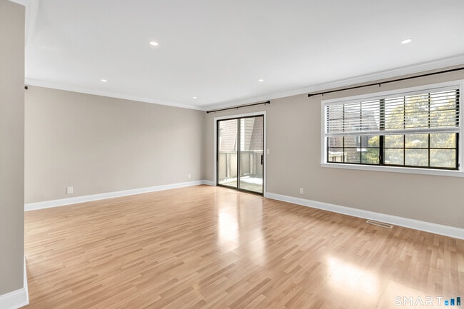 Building Photo - 202 Soundview Ave