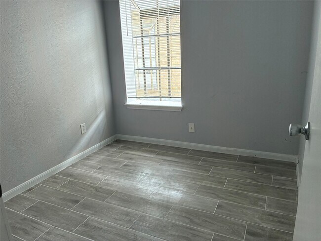 Building Photo - 8299 Cambridge St