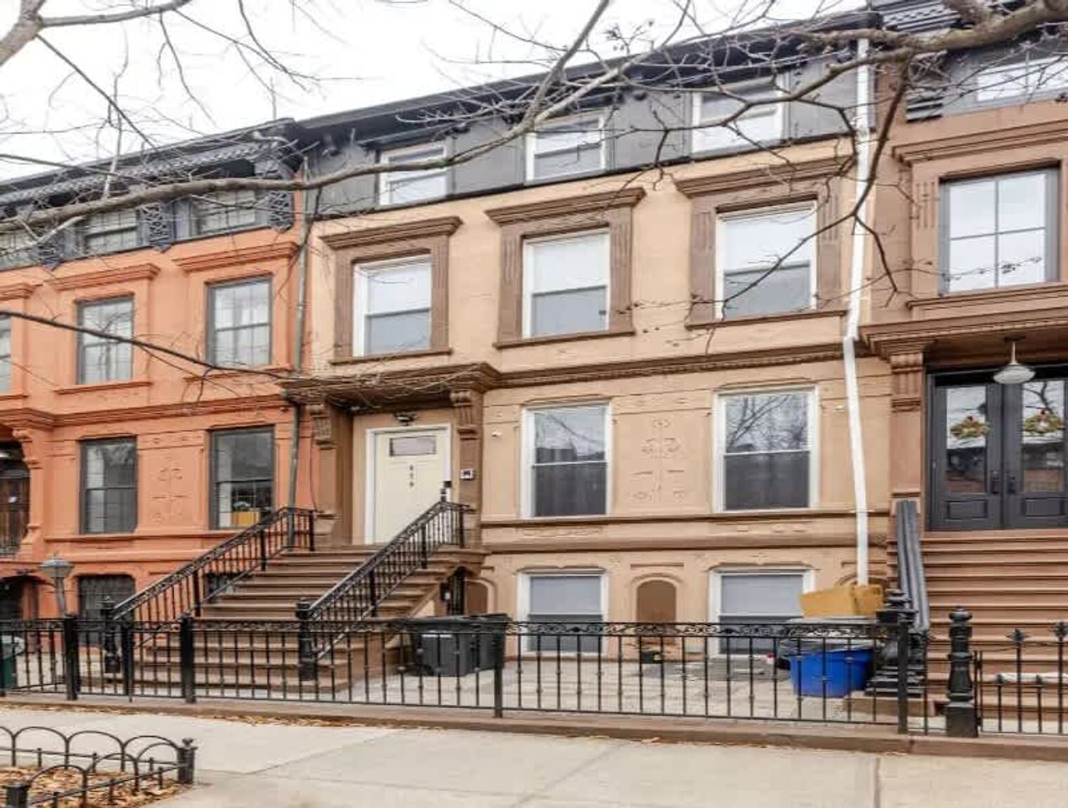 Building Photo - 479 Putnam Ave