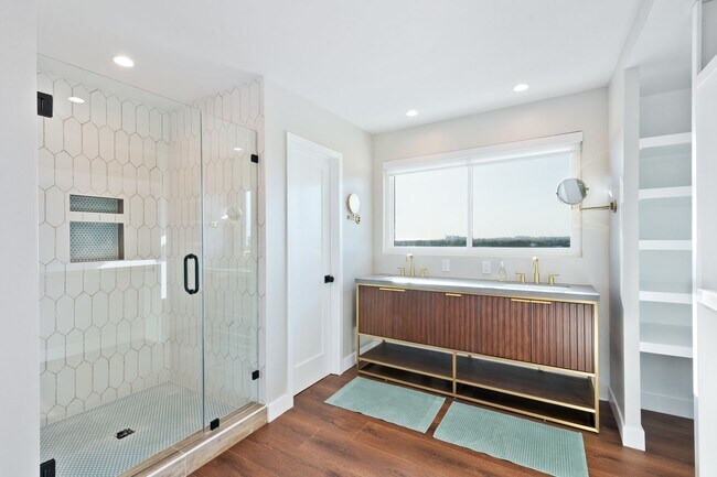 Building Photo - Costa Mesa, Panoramic Views, Pool - Fully ...