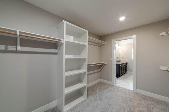 Building Photo - 4825 Kenora Dr