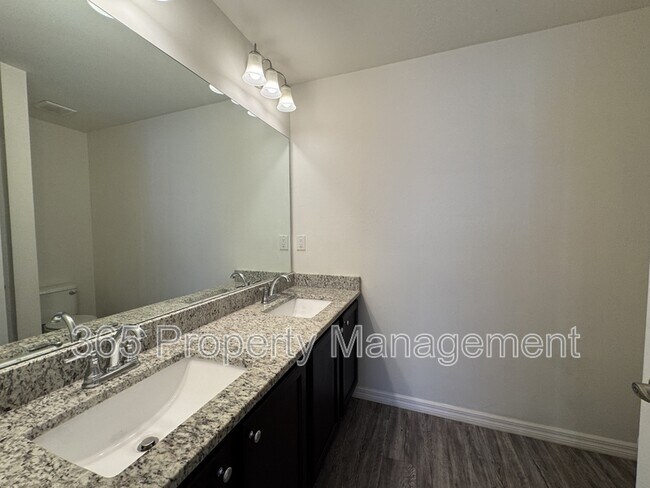 Building Photo - 26433 Sandhill Blvd