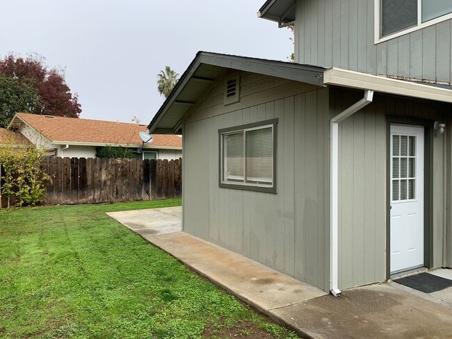 Building Photo - Super clean and move-in ready 3 Bedroom, 2 Bath!!