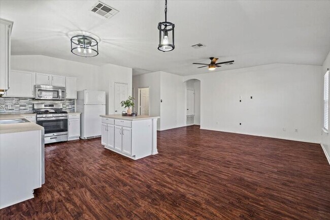 Building Photo - 17912 Aleppo Pine