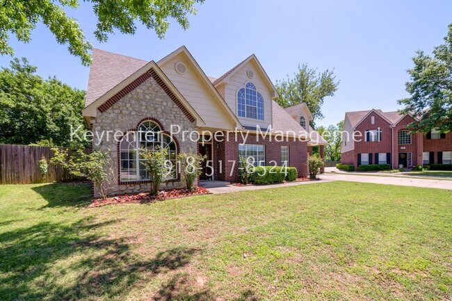 Building Photo - Beautiful home across from Jenks Middle School