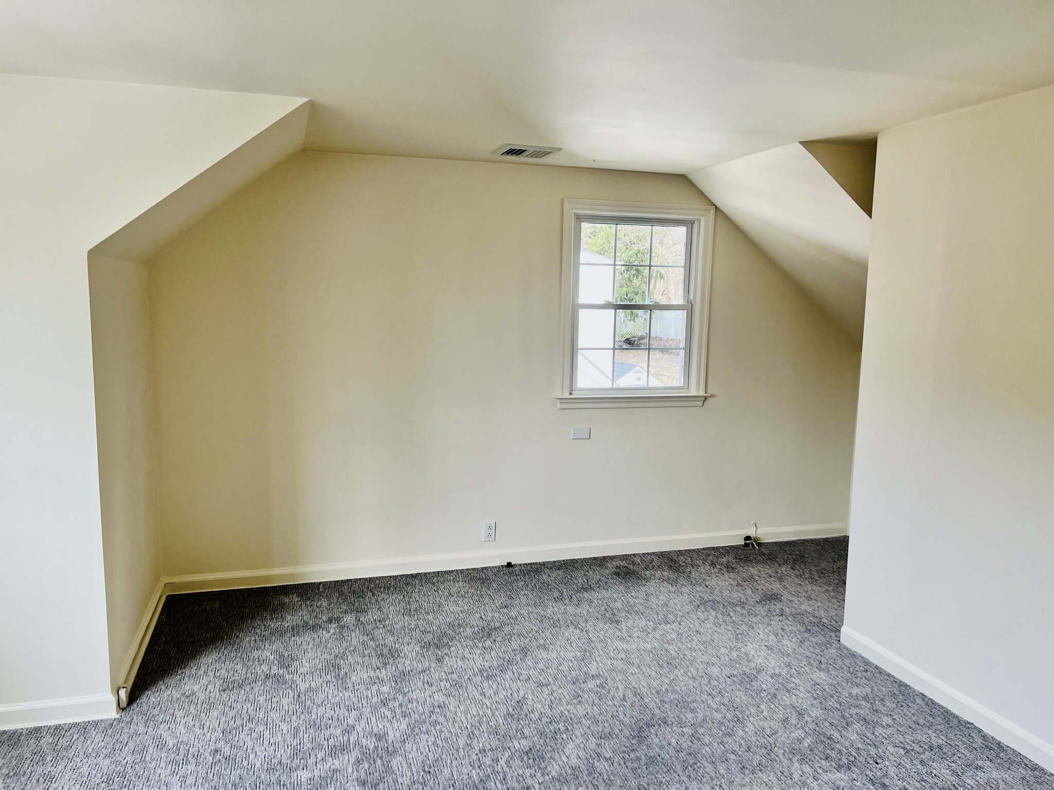 Building Photo - 6 Kensico Knoll Pl