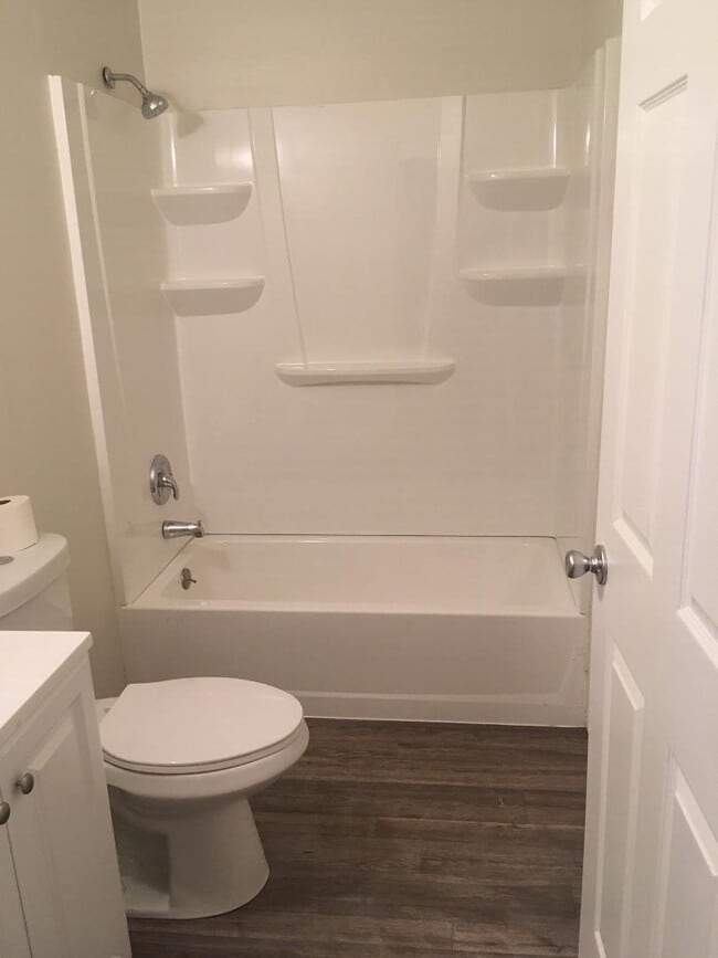 Building Photo - 245 Colonial Ave