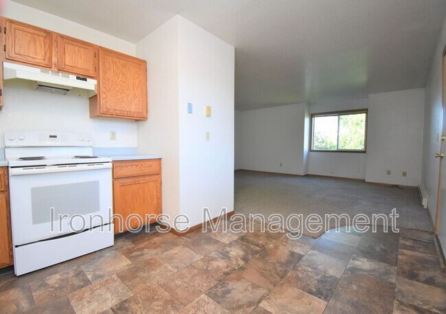 Building Photo - 519 S 15th Ave