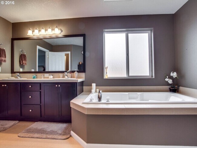 Building Photo - Stunning Home In Hillsboro 3 bedrooms, 2.5 Baths 2,608 Sq. Ft.