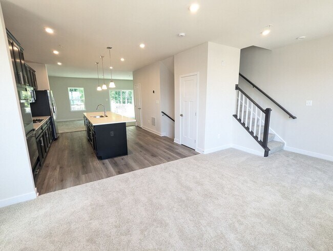 Building Photo - Gorgeous New Construction (never lived in)...
