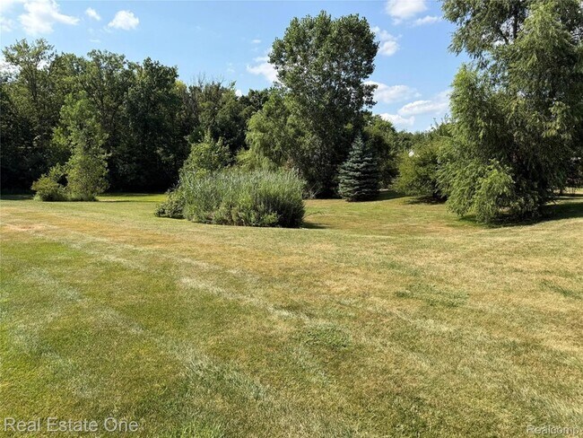Building Photo - 523 Brookfield Dr