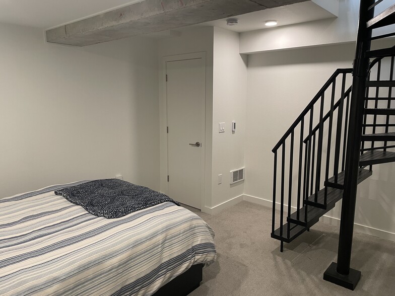 Building Photo - 2617 Franklin Ave E