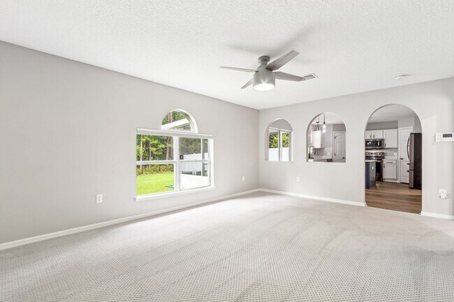 Building Photo - Newly Renovated 4 Bedroom!