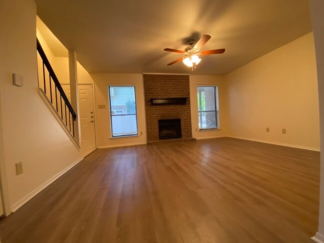 Building Photo - College Station -2 bedroom/ 2.5 bath - 2 story condo with washer/dryer!!