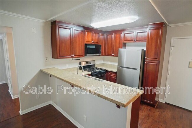 Building Photo - 5515 Canoga Ave