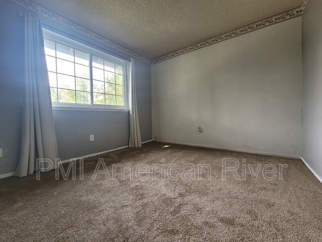 Building Photo - 5125 Gibbons Dr