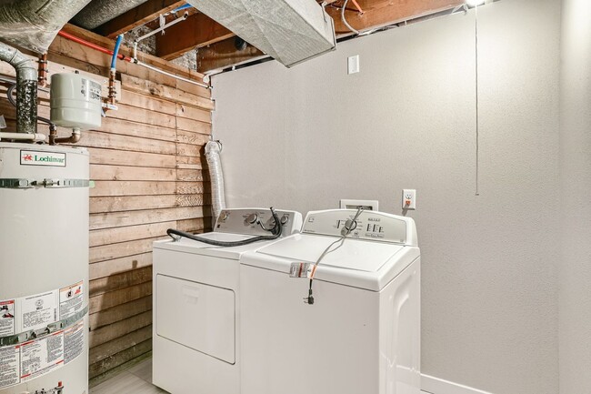 Building Photo - 3 Bd / 2 Ba Seattle Home