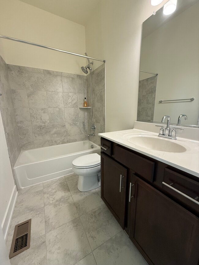 Building Photo - 3109 Elm Ave