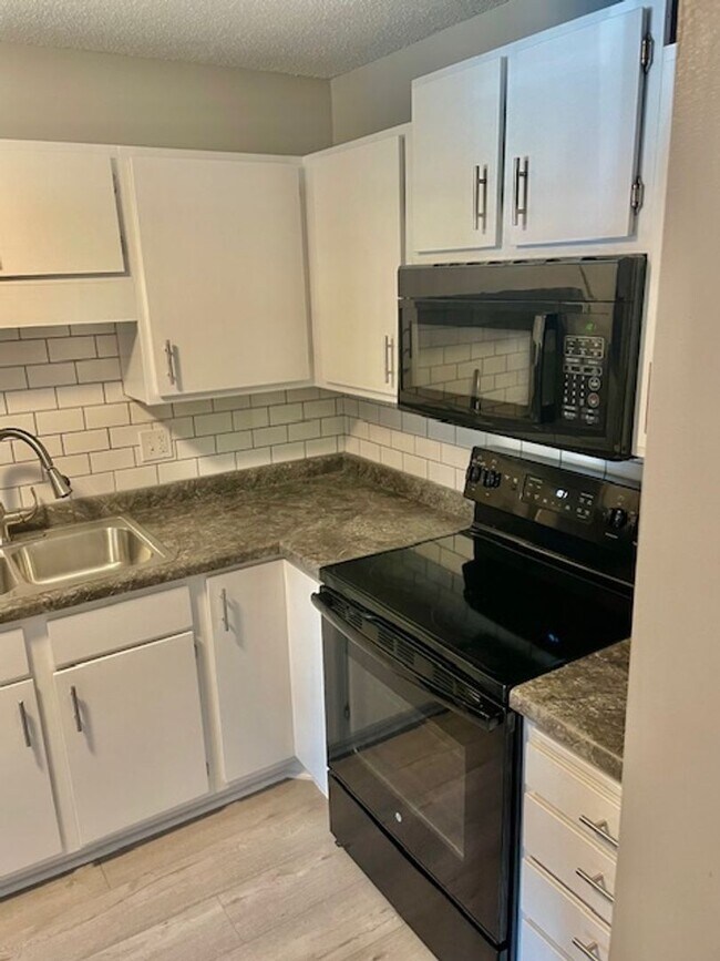 Building Photo - 1 Bed/1 Bath Condo by Hyland Park Reserve!...