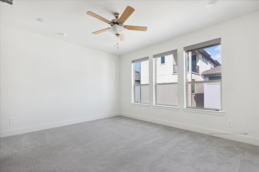 Building Photo - 8040 Ingram Dr