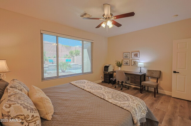 Building Photo - 2462 W Turtle Hill Dr