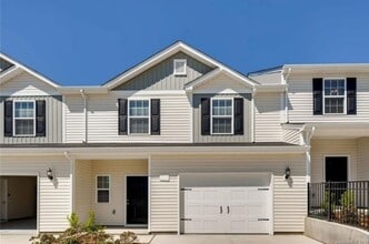 Building Photo - Lovely 3 bedroom/2.5 bath townhome