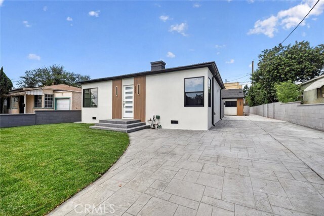 Building Photo - 2325 N Naomi St
