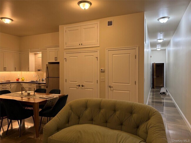 Building Photo - 125 Main St