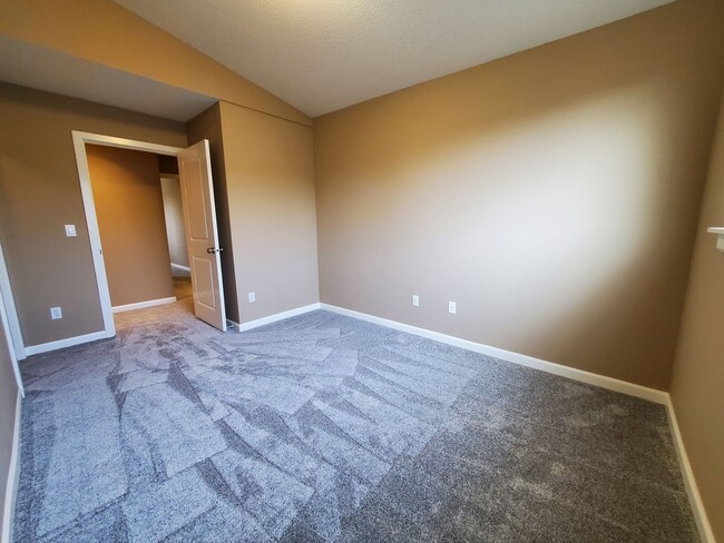 Building Photo - Double Master Suite Townhouse in Beaverton