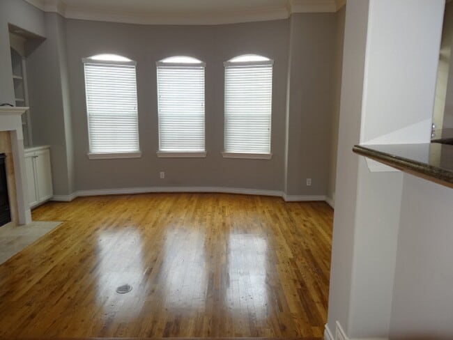 Building Photo - 5724 Kansas St