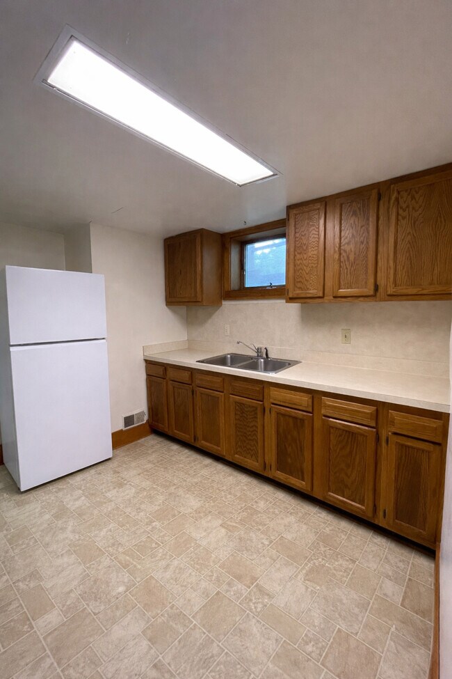 Building Photo - 203 E. Davis