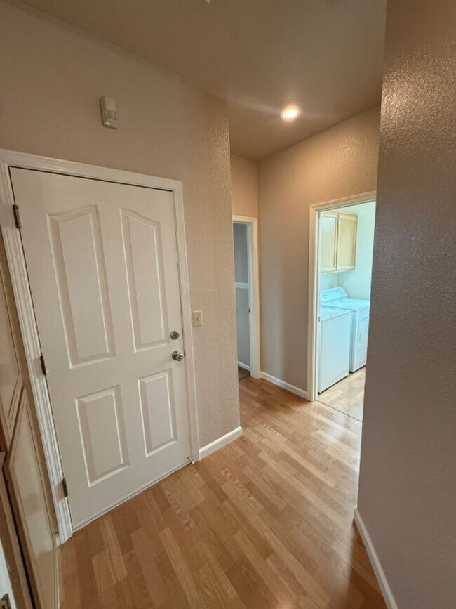 Building Photo - 900 Bluewater Dr