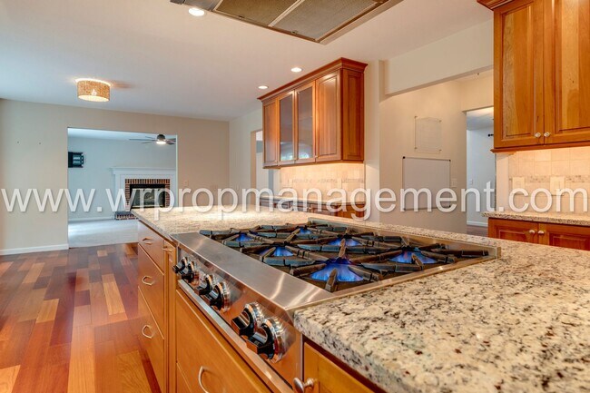 Building Photo - 4 Bed 3 Bath Home in Lambertville