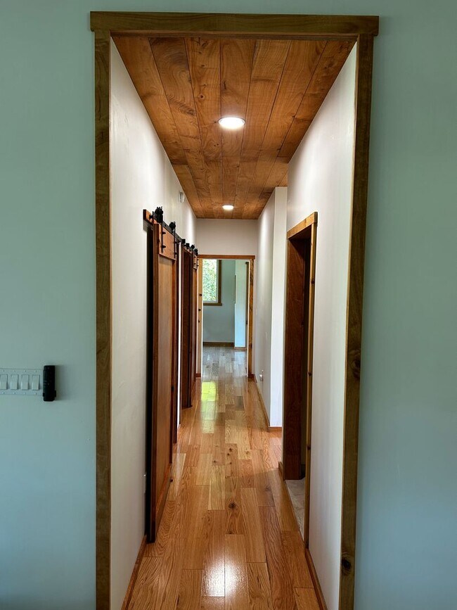 Building Photo - Brand New Luxury Furnished 3 bed 2 bath Ho...
