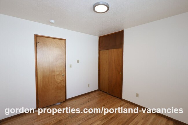 Building Photo - NE 65th Ave - North Tabor single level 1 bedroom apartment