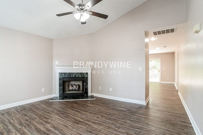 Building Photo - 7917 Shiny Meadow Ln