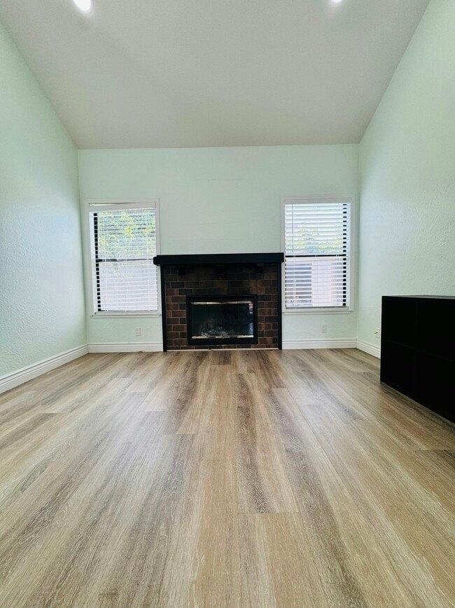 Building Photo - 29869 Ventnor Ct