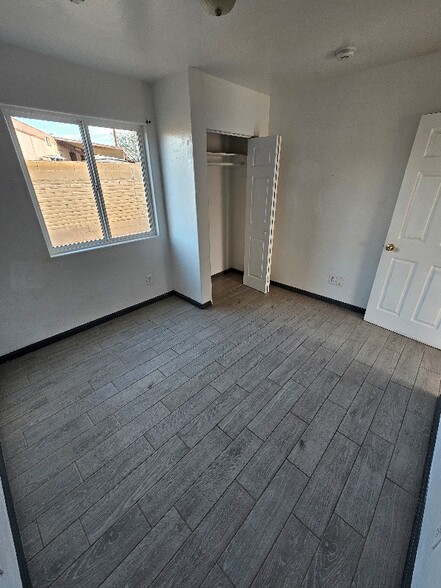 Building Photo - 5070 S Park Ave