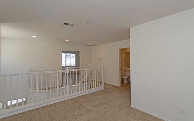 Building Photo - Spacious Home within the Legends Community...