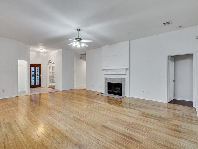 Building Photo - 16715 Lighthouse View Dr