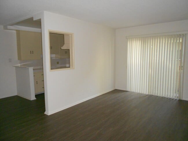 Building Photo - 1523 Corinth Ave