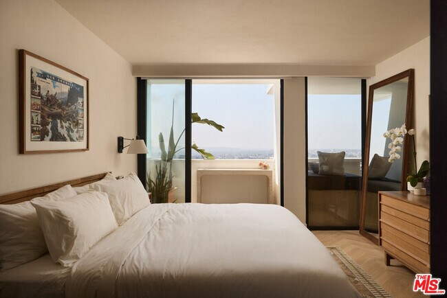 Building Photo - 8787 Shoreham Dr