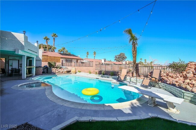 Building Photo - 5086 Cartaro Dr