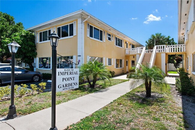 Building Photo - 5900 NE 22nd Way