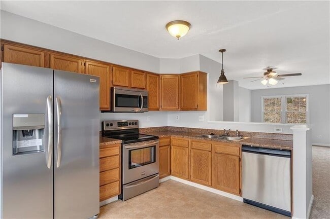 Building Photo - 1211 Meadowbrook Dr