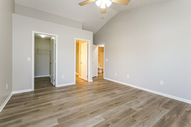 Building Photo - 568 Penn St