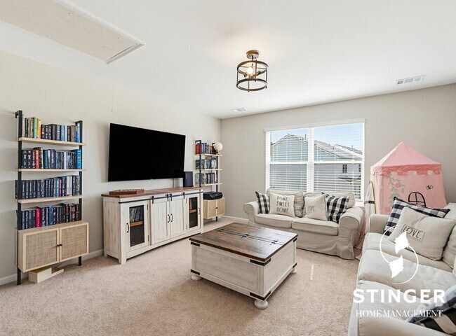 Building Photo - 1214 Danner Dr