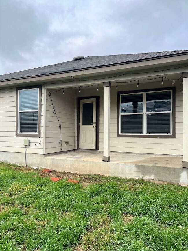 Building Photo - 4 br, 2 bath House - 3538 Robin Mdw